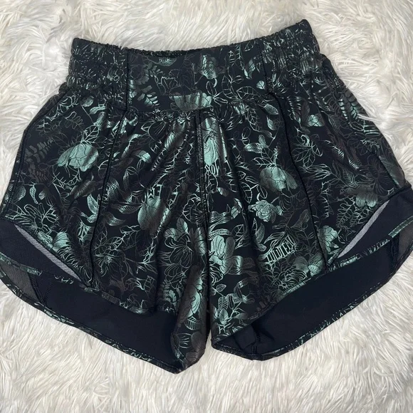 RARE Lululemon shorts - Picture 3 of 4